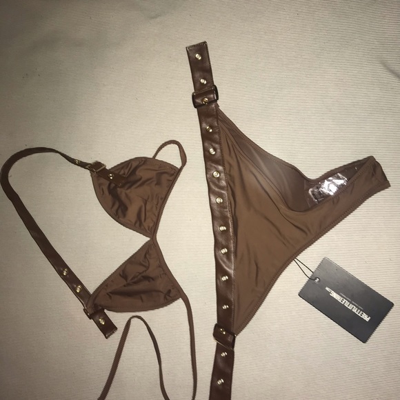 Pretty Little Thing brown buckle bikini - Picture 2 of 4